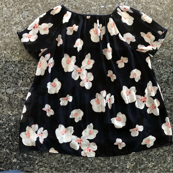 BANANA REPUBLIC Navy, White & Pink Floral Print Micro-Pleated Swing Top - Picture 7 of 14